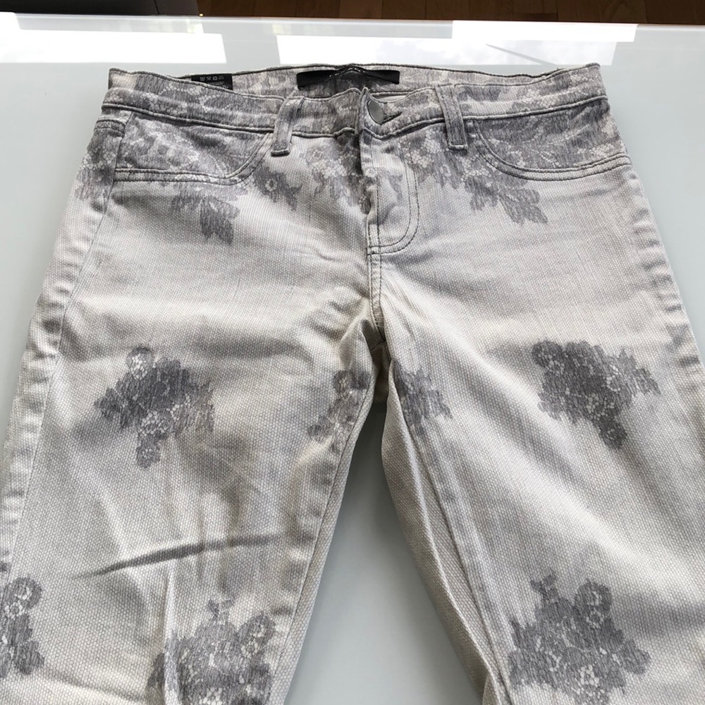Jbrand skinny white jeans w grey design size 26